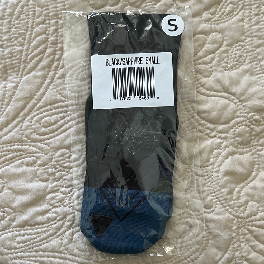 New ZAKTI FIT Black & Sapphire Pilates Socks Size S